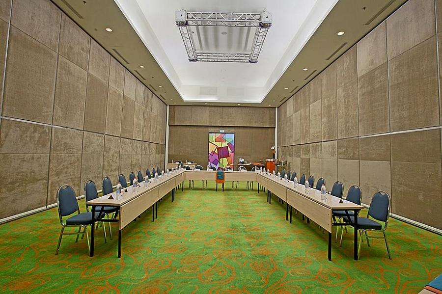 Harris Hotel And Conventions Kelapa Gading Yakarta Exterior foto