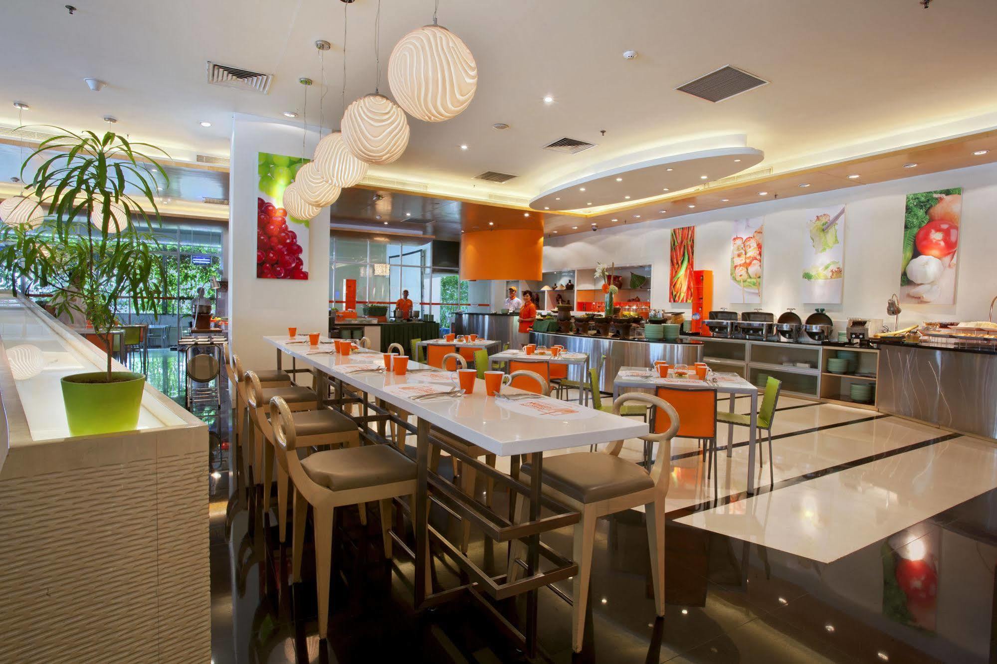Harris Hotel And Conventions Kelapa Gading Yakarta Exterior foto
